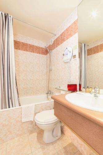 Habitación Individual con baño privado del hotel Pierre Nicole. Foto 3