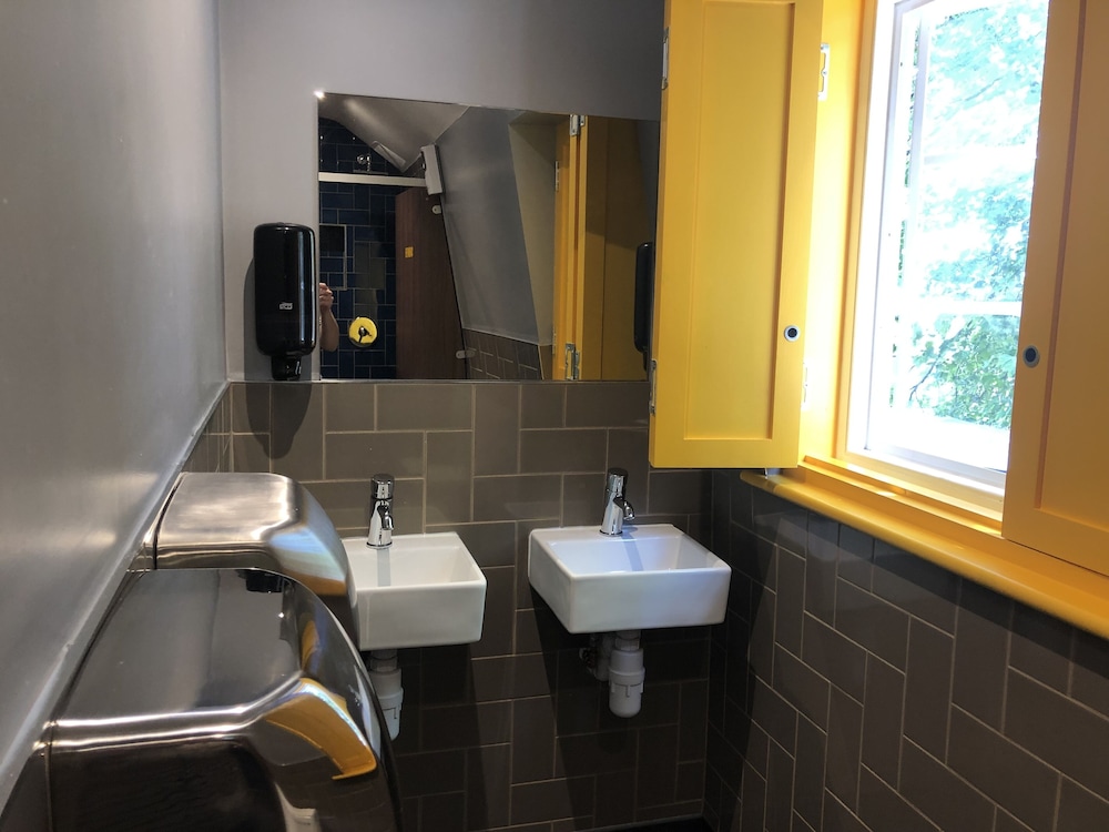 Bed in 9 Bed Mixed Dormitory Room with del hotel Publove @ The Steam Engine - Hostel. Foto 6