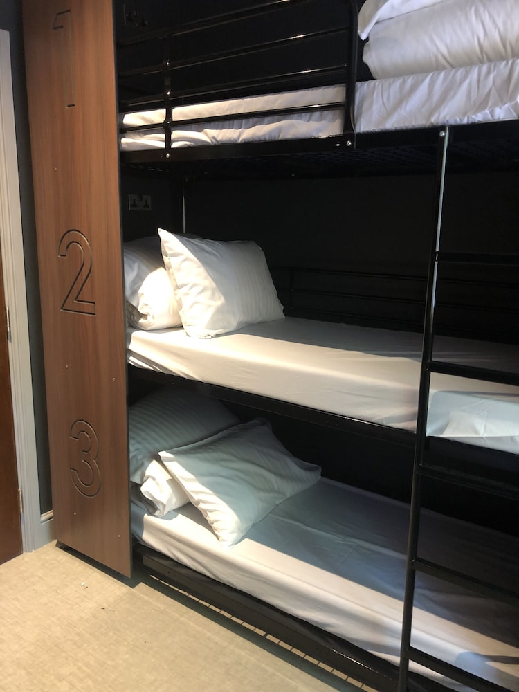 Bed in 6 Bed Mixed Dormitory Room with Shared Bathroom del hotel Publove @ The Steam Engine - Hostel. Foto 1