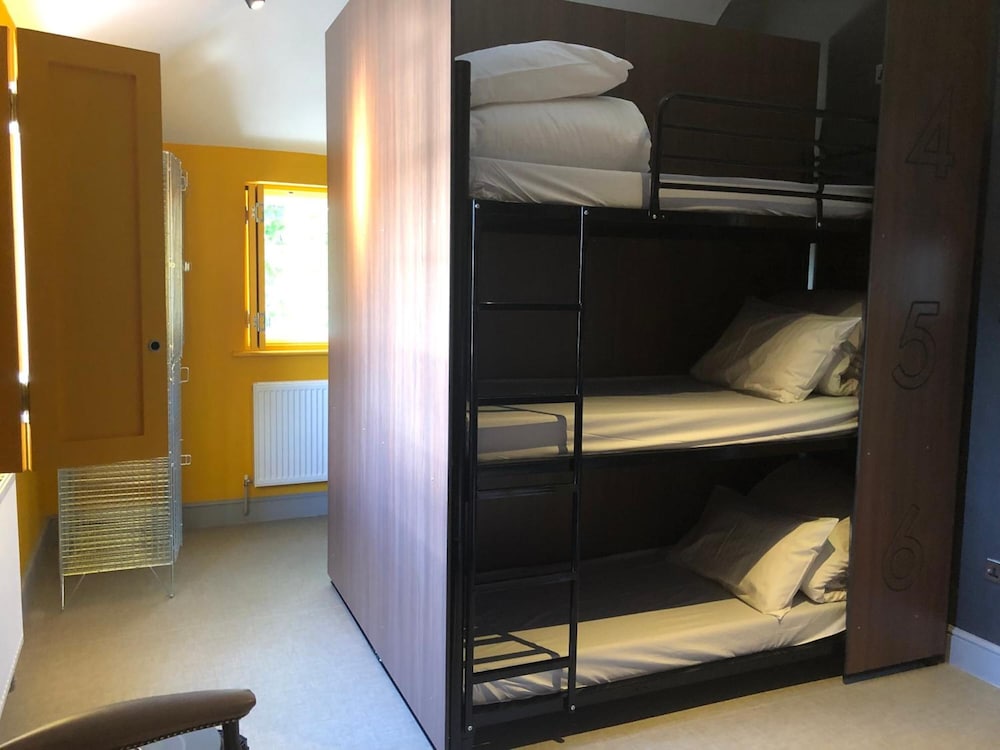 Private 9 Bed Dormitory with Shared Bathroom del hotel Publove @ The Steam Engine - Hostel