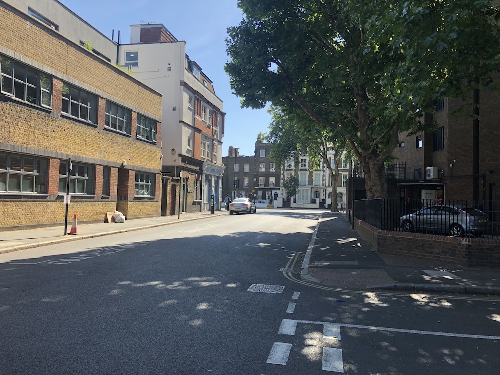 Private 9 Bed Dormitory with Shared Bathroom del hotel Publove @ The Steam Engine - Hostel. Foto 3