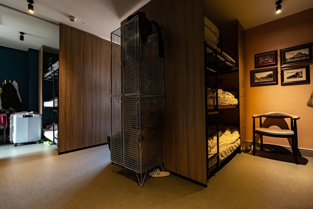 Private 12 Bed Dormitory with Shared Bathroom del hotel Publove @ The Steam Engine - Hostel. Foto 2