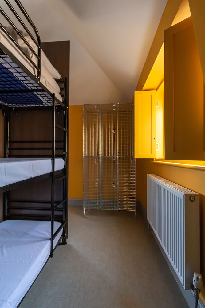 Bed in 9 Bed Female Dormitory Room with Shared Bathroom del hotel Publove @ The Steam Engine - Hostel. Foto 2