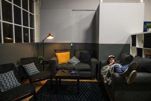 Cama en habitación compartida femenina de 3 camas del hotel London Waterloo 18-40 YEARS. Foto 1