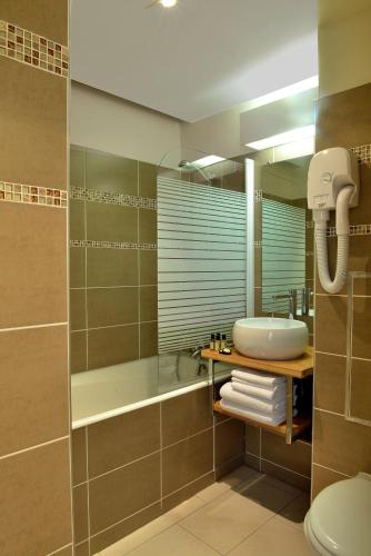 Habitación Doble Estándar del hotel Volney Opera. Foto 1
