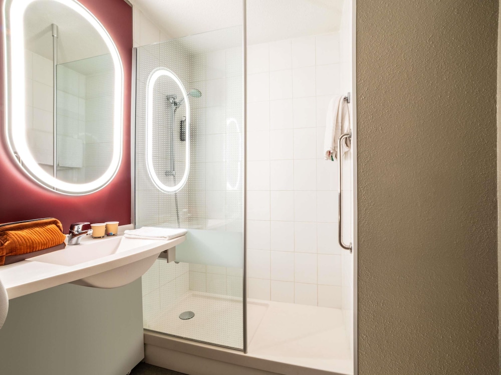 Habitación estándar, 1 cama doble del hotel Ibis Aulnay Paris Nord Expo. Foto 6