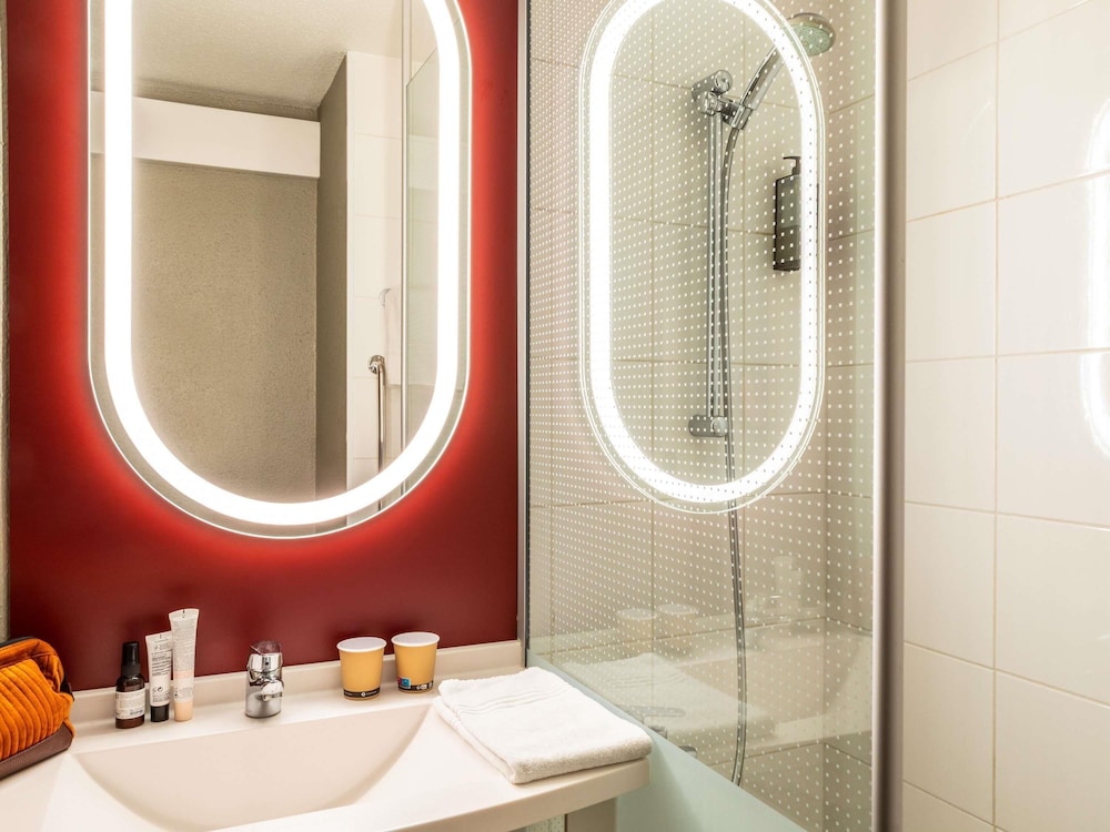Habitación estándar, 1 cama doble del hotel Ibis Aulnay Paris Nord Expo. Foto 7