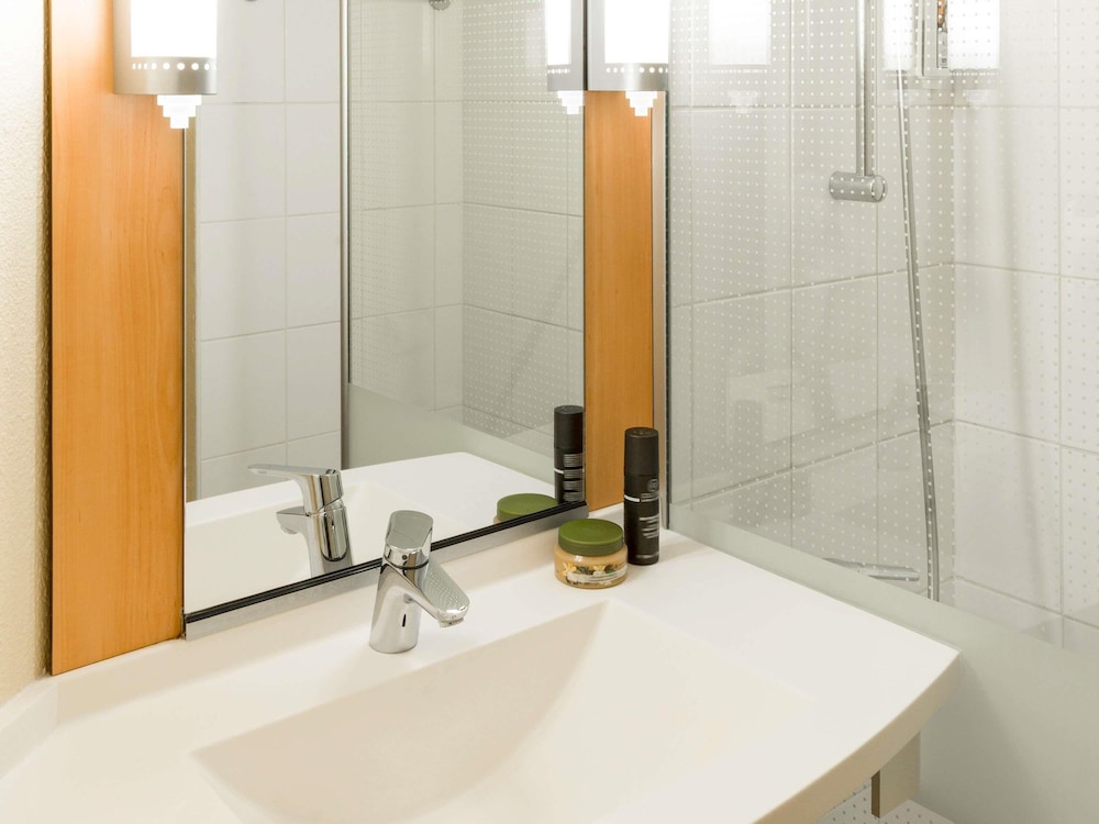 Habitación estándar, 1 cama doble del hotel Ibis Aulnay Paris Nord Expo. Foto 10