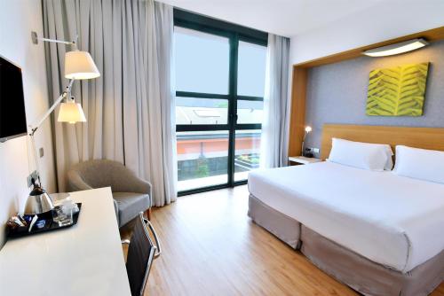 Habitación con cama extragrande - Adaptada para personas de movilidad reducida del hotel Hilton Garden Inn Milan North