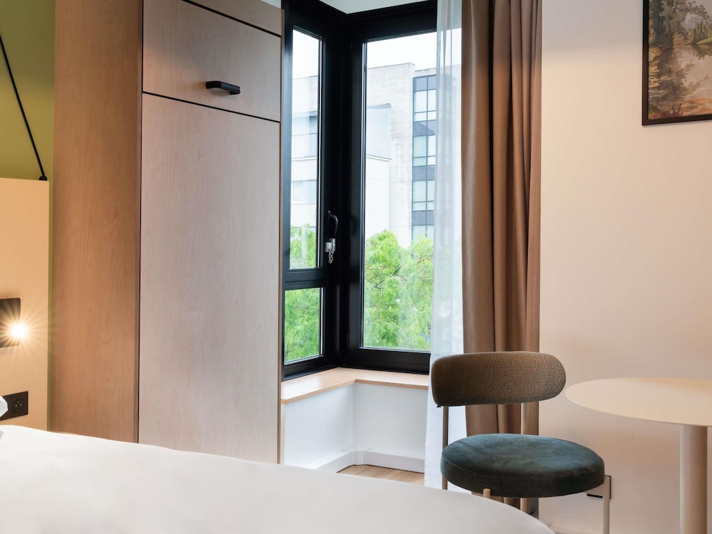Habitación Standard con una cama doble del hotel Ibis Marne La Vallée Val D'europe. Foto 1