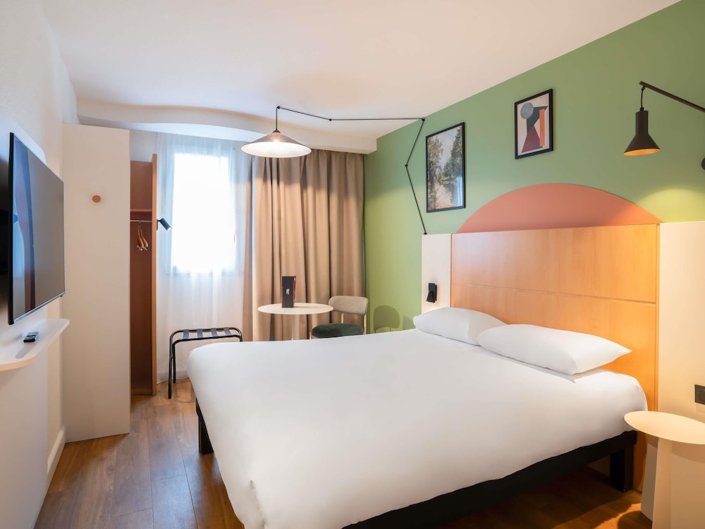 Habitación Standard con una cama doble del hotel Ibis Marne La Vallée Val D'europe. Foto 2
