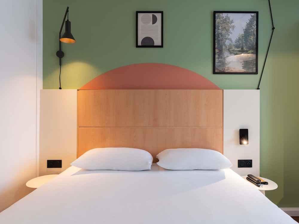 Habitación Standard con 1 cama doble y una cama abatible del hotel Ibis Marne La Vallée Val D'europe