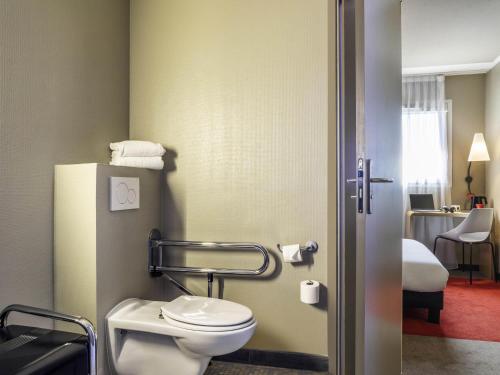 Habitación Doble - Adaptada para personas de movilidad reducida del hotel Ibis Massy. Foto 1