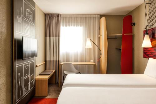Habitación Doble Estándar - 2 camas del hotel Ibis Massy. Foto 7
