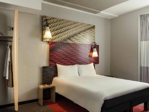 Habitación Doble Estándar del hotel Ibis Paris Avenue De La Republique. Foto 3