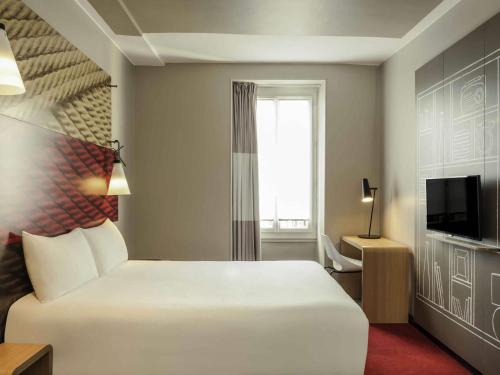 Habitación Doble Estándar del hotel Ibis Paris Avenue De La Republique. Foto 2
