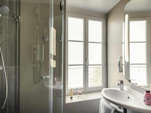 Habitación Doble Estándar del hotel Ibis Paris Avenue De La Republique. Foto 4