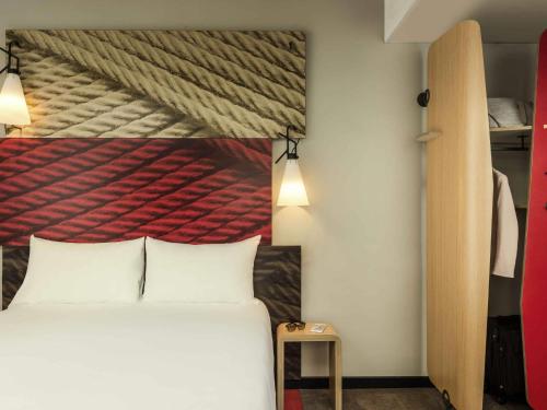 Habitación Doble Estándar del hotel Ibis Paris Avenue De La Republique. Foto 5