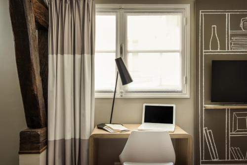 Habitación Doble Estándar del hotel Ibis Paris Avenue De La Republique. Foto 10
