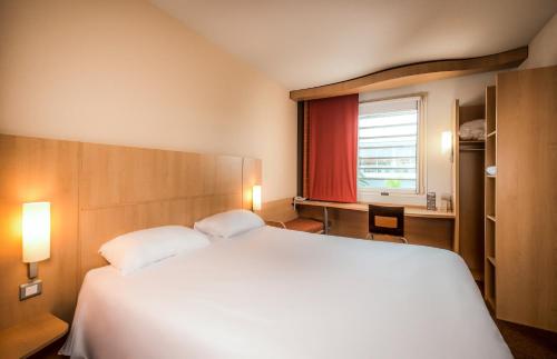 Habitación Doble Estándar del hotel Ibis Paris Bastille Faubourg Saint Antoine 11ème. Foto 2