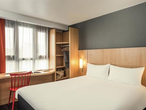 Habitación Estándar - 1 cama doble y 1 individual del hotel Ibis Paris Bastille Faubourg Saint Antoine 11ème. Foto 3