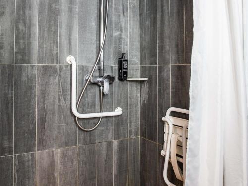 Habitación Doble Estándar - Adaptada para personas con discapacidad del hotel Ibis Paris Bercy Village 12ème. Foto 4