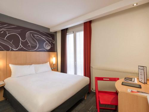 Habitación Doble Estándar del hotel Ibis Paris Vaugirard Porte De Versailles. Foto 6