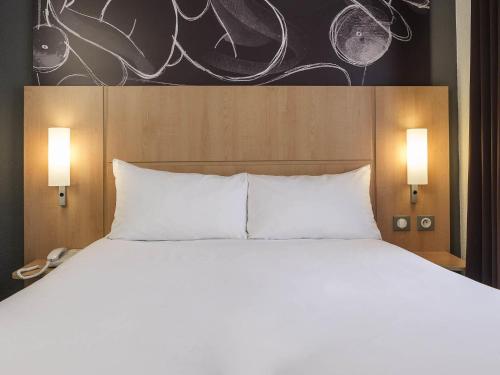 Habitación Doble Estándar del hotel Ibis Paris Vaugirard Porte De Versailles. Foto 8