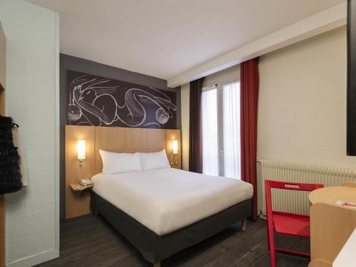 Habitación Doble Estándar del hotel Ibis Paris Vaugirard Porte De Versailles. Foto 9