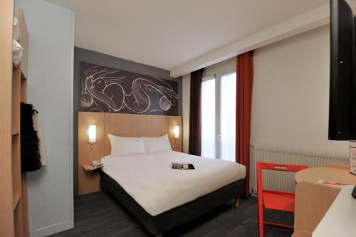Habitación Doble Estándar del hotel Ibis Paris Vaugirard Porte De Versailles. Foto 12