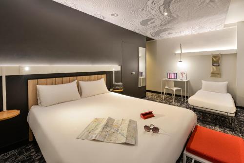 Habitación Estándar - 1 cama doble y 1 individual del hotel ibis Paris Gare de L' Est 10ème. Foto 3
