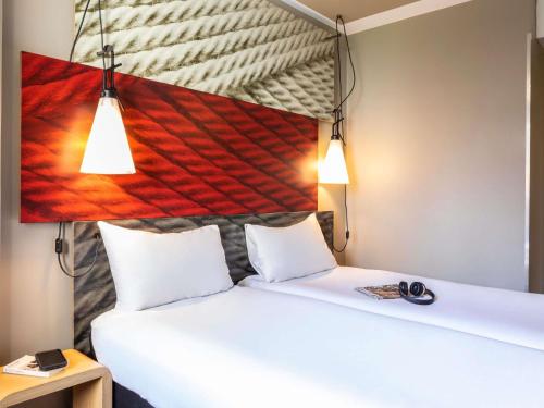 Habitación Doble Estándar - 2 camas del hotel Ibis Paris Gare Du Nord La Fayette 10ème. Foto 1