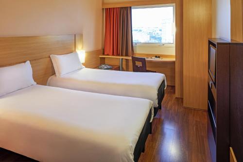 Habitación Estándar - 2 camas individuales del hotel Ibis Paris La Défense Esplanade. Foto 4