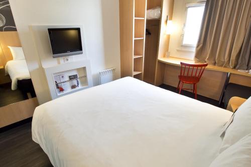 Habitación Doble Estándar del hotel Ibis Paris Montmartre Sacré-Coeur. Foto 4