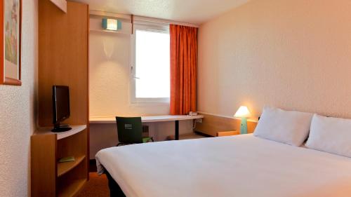 Habitación Doble Estándar del hotel Ibis Paris Montmartre Sacré-Coeur. Foto 6