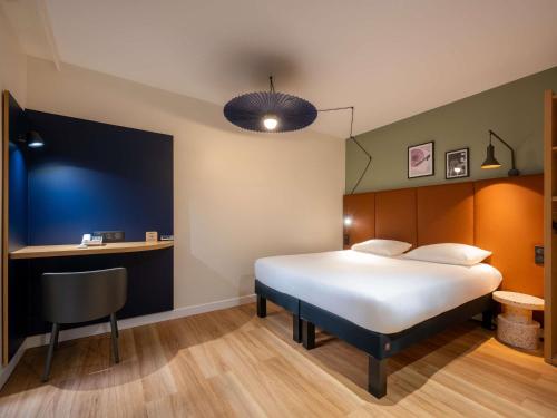 Habitación Doble Estándar del hotel Ibis Paris Père Lachaise. Foto 4