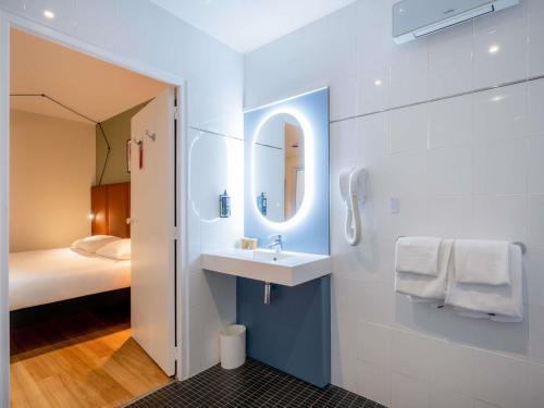 Habitación Doble Estándar del hotel Ibis Paris Père Lachaise. Foto 5