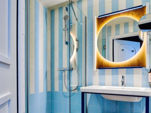 Habitación Doble Estándar - 2 camas del hotel Mercure Paris Butte Montmartre Basilique