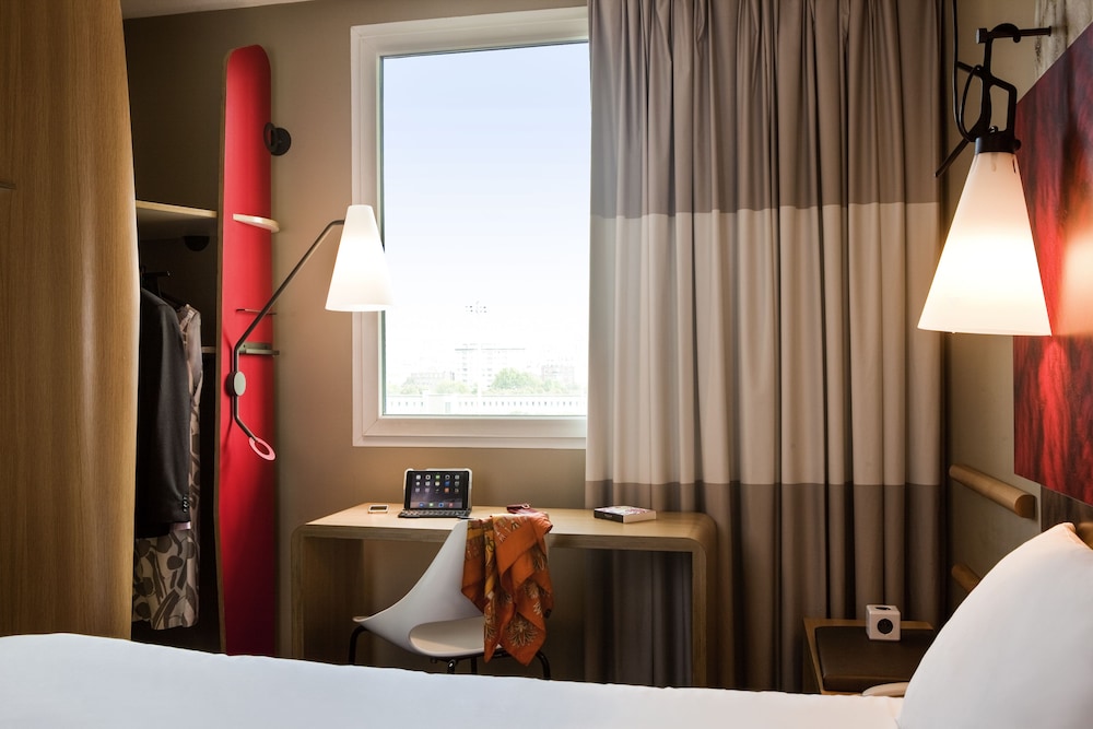 Habitación Standard con una cama doble del hotel Ibis Paris Saint-denis Stade Sud. Foto 2