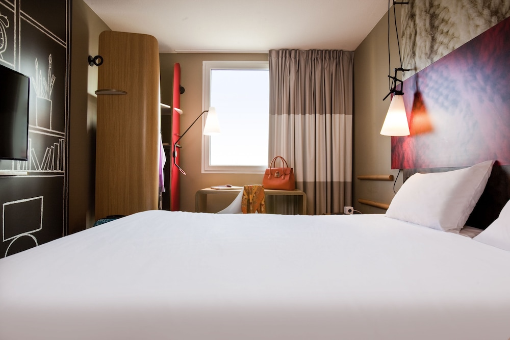 Habitación Standard con una cama doble del hotel Ibis Paris Saint-denis Stade Sud. Foto 3