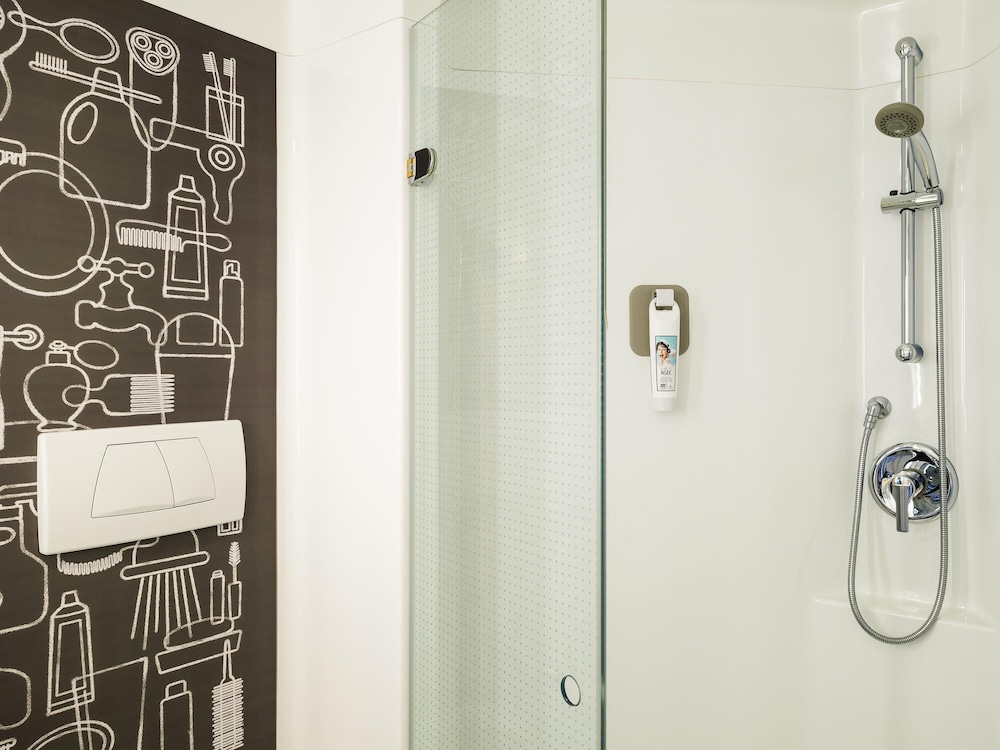 Habitación Standard con 2 camas individuales del hotel Ibis Paris Saint-denis Stade Sud. Foto 5