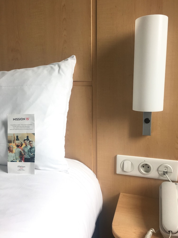 Habitación Standard con una cama doble del hotel Ibis Saint-denis Stade Ouest. Foto 2