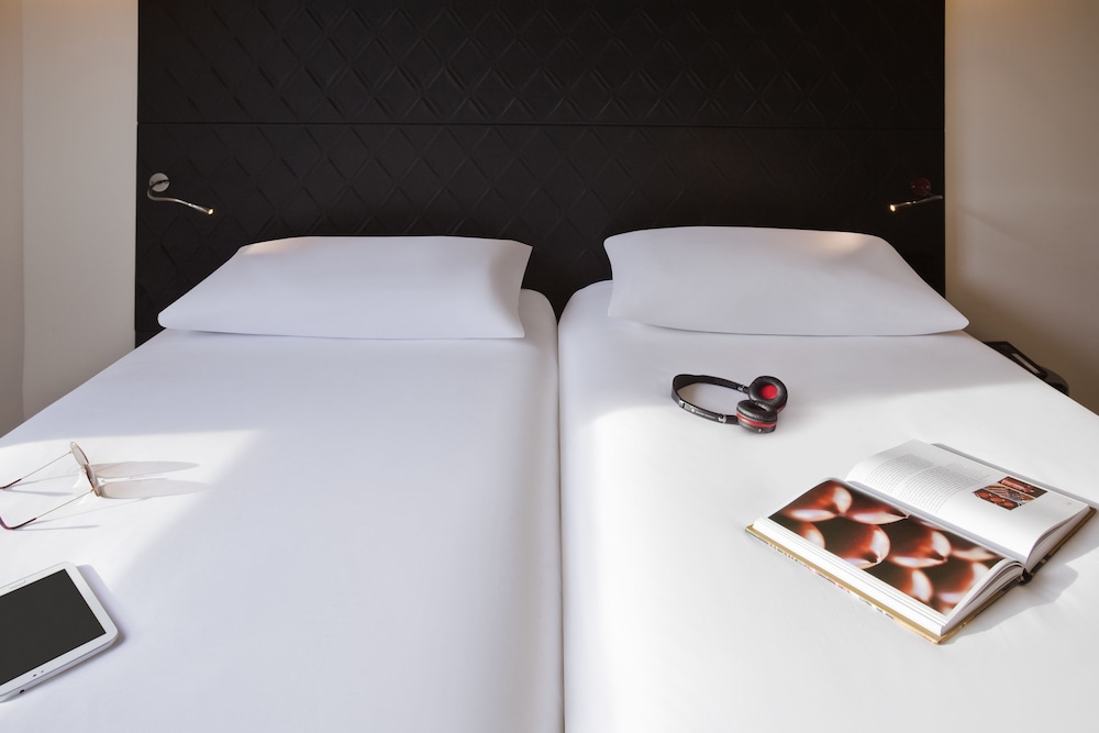 Habitación estándar, 2 camas individuales del hotel Ibis Styles Paris Alésia Montparnasse. Foto 1