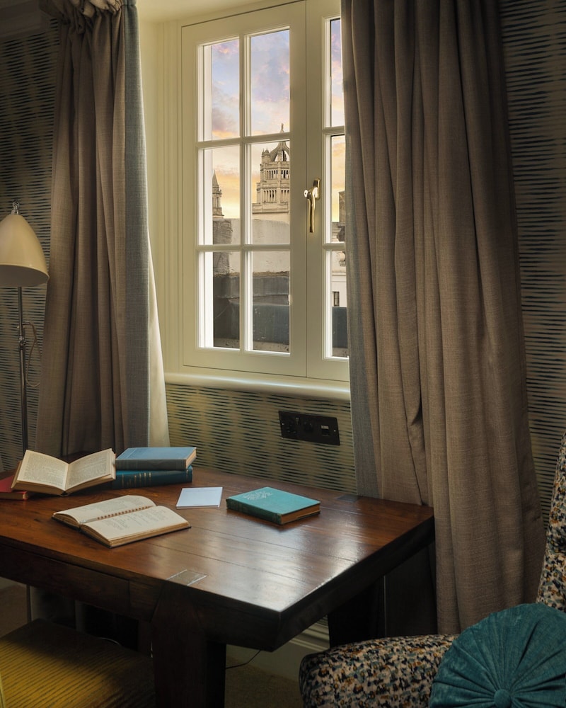 Habitación Deluxe doble del hotel The Pelham London - Starhotels Collezione. Foto 1