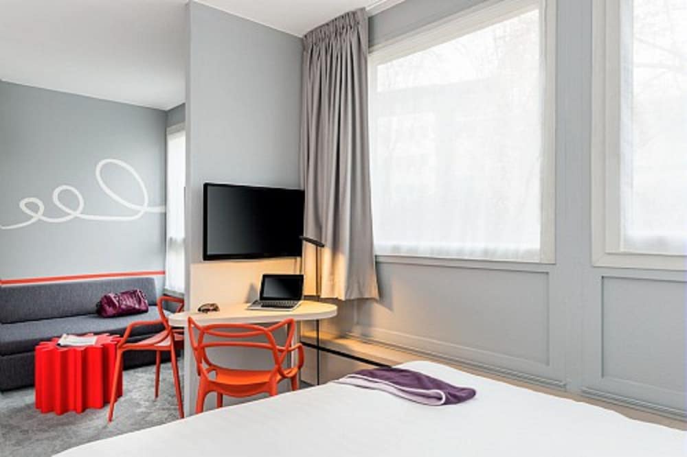 Habitación estándar, 1 cama doble con sofá cama del hotel Ibis Styles Paris Velizy. Foto 2