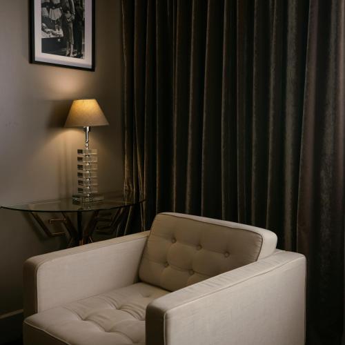Habitación Doble Deluxe del hotel Juliana Paris. Foto 1