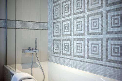 Suite Junior del hotel Juliana Paris. Foto 2