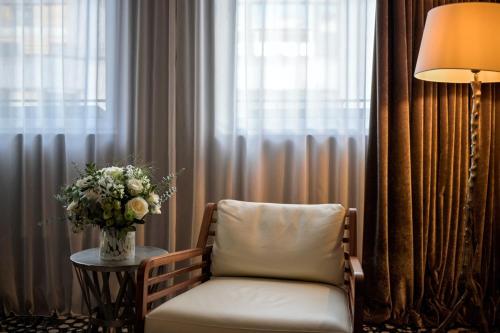 Suite Junior del hotel Juliana Paris. Foto 6