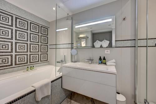 Suite Familiar del hotel Juliana Paris. Foto 4