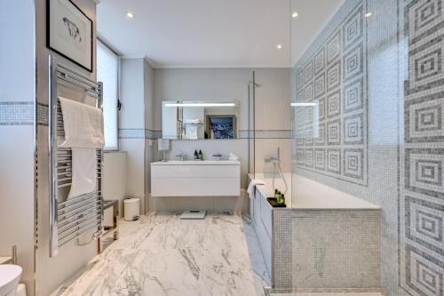 Suite Junior Deluxe del hotel Juliana Paris. Foto 3